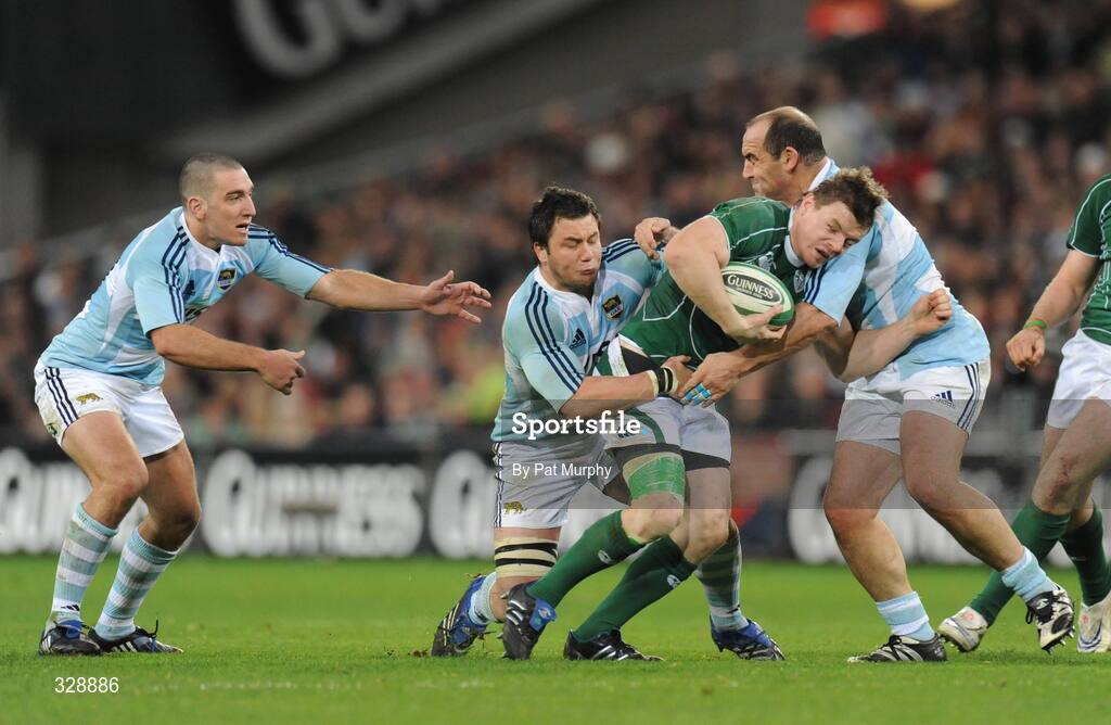 22 November 2008; Brian O'Driscoll, Ireland, in action against, from left, Agustin Figuerola, Matin Durand and Mario Ledesma, Argentina. Guinness Autumn Internationals, Ireland v Argentina, Croke Park, Dublin. Picture credit: Pat Murphy / SPORTSFILE