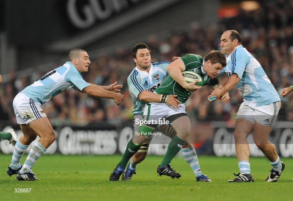 22 November 2008; Brian O'Driscoll, Ireland, in action against, from left, Agustin Figuerola, Matin Durand and Mario Ledesma, Argentina. Guinness Autumn Internationals, Ireland v Argentina, Croke Park, Dublin. Picture credit: Pat Murphy / SPORTSFILE