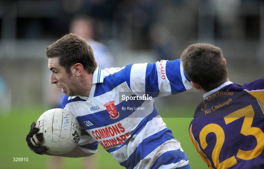 23 November 2008; Barry Regan, Navan O'Mahony's, in action against Barry O'Rorke, Kilmacud Crokes. AIB Leinster Senior Club Football Championship Semi-Final, Kilmacud Crokes v Navan O'Mahony's, Parnell Park, Dublin. Picture credit: Ray Lohan / SPORTSFILE *** Local Caption ***
