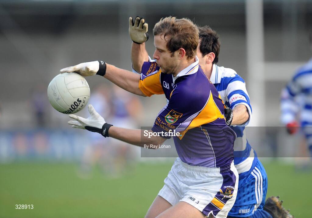 23 November 2008; Brian Kavanagh, Kilmacud Crokes, in action against Damien Moran, Navan O'Mahony's. AIB Leinster Senior Club Football Championship Semi-Final, Kilmacud Crokes v Navan O'Mahony's, Parnell Park, Dublin. Picture credit: Ray Lohan / SPORTSFILE *** Local Caption ***