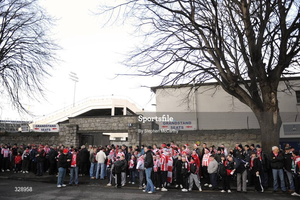 23 November 2008; Derry City supporters wait outside the ground ahead of the game. Ford FAI Cup Final 2008, Bohemians v Derry City, RDS, Ballsbridge, Dublin. Picture credit: Stephen McCarthy / SPORTSFILE