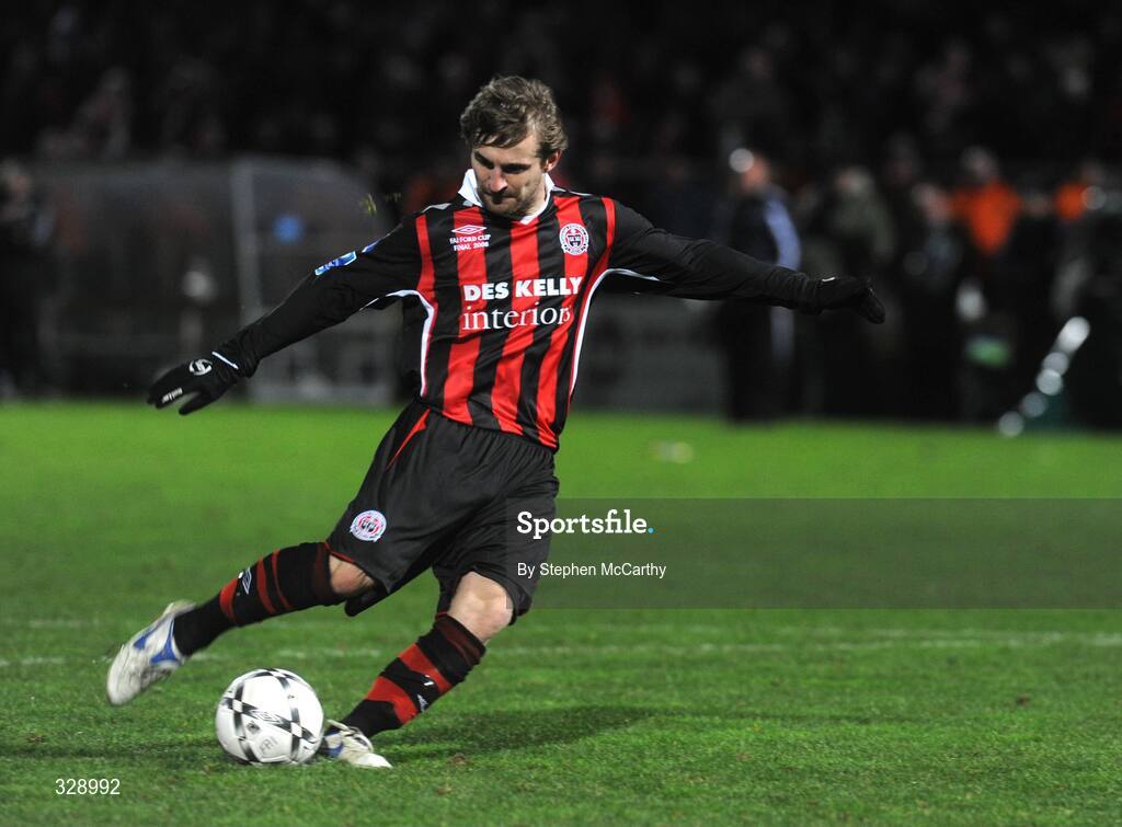 23 November 2008; Mindugas Kalonas, Bohemians, shoots to score his side's winning penalty during the penalty shoot-out. Ford FAI Cup Final 2008, Bohemians v Derry City, RDS, Ballsbridge, Dublin. Picture credit: Stephen McCarthy / SPORTSFILE