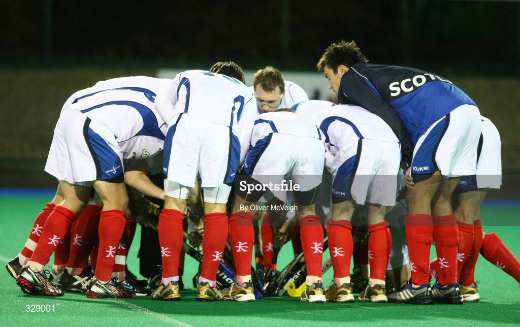 22 November 2008; The Scotland team huddle. Men's International, Ireland v Scotland, Banbridge Hockey Club, Banbridge, Co. Down. Picture credit: Oliver McVeigh / SPORTSFILE