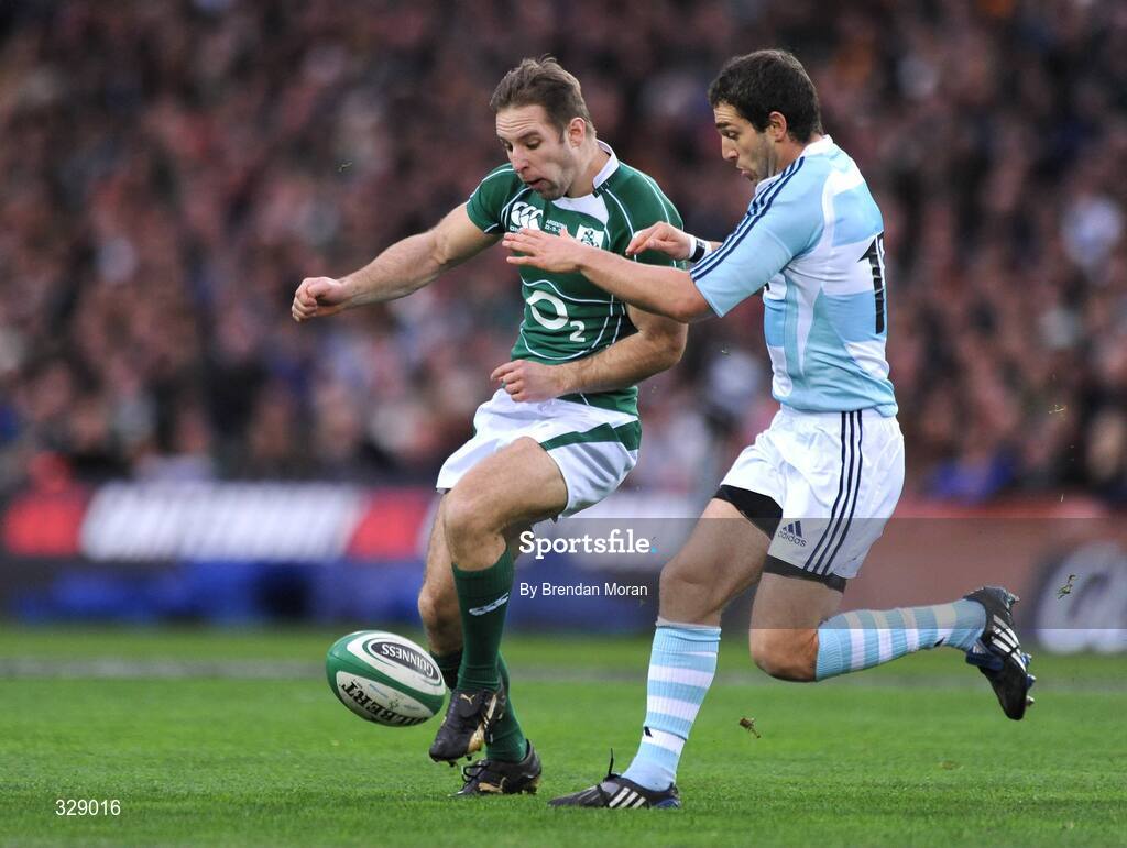22 November 2008; Tomas O'Leary, Ireland, is tackled by Federico Martin Aramburu, Argentina. Guinness Autumn Internationals, Ireland v Argentina, Croke Park, Dublin. Picture credit: Brendan Moran / SPORTSFILE