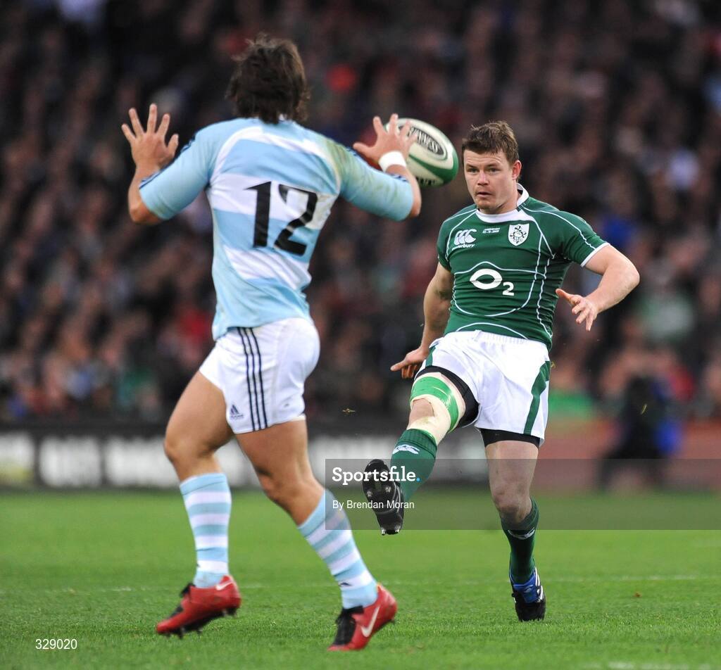 22 November 2008; Brian O'Driscoll, Ireland, kicks downfield past Miguel Aramburu, Argentina. Guinness Autumn Internationals, Ireland v Argentina, Croke Park, Dublin. Picture credit: Brendan Moran / SPORTSFILE