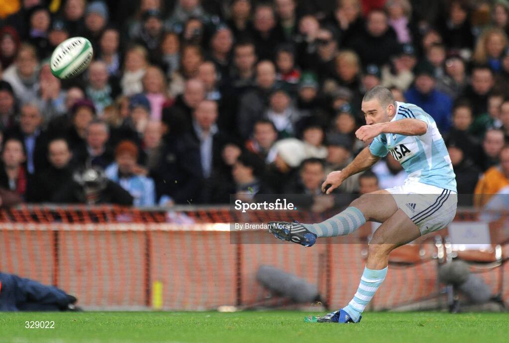 22 November 2008; Santiago Fernandez, Argentina, kicks a penalty. Guinness Autumn Internationals, Ireland v Argentina, Croke Park, Dublin. Picture credit: Brendan Moran / SPORTSFILE