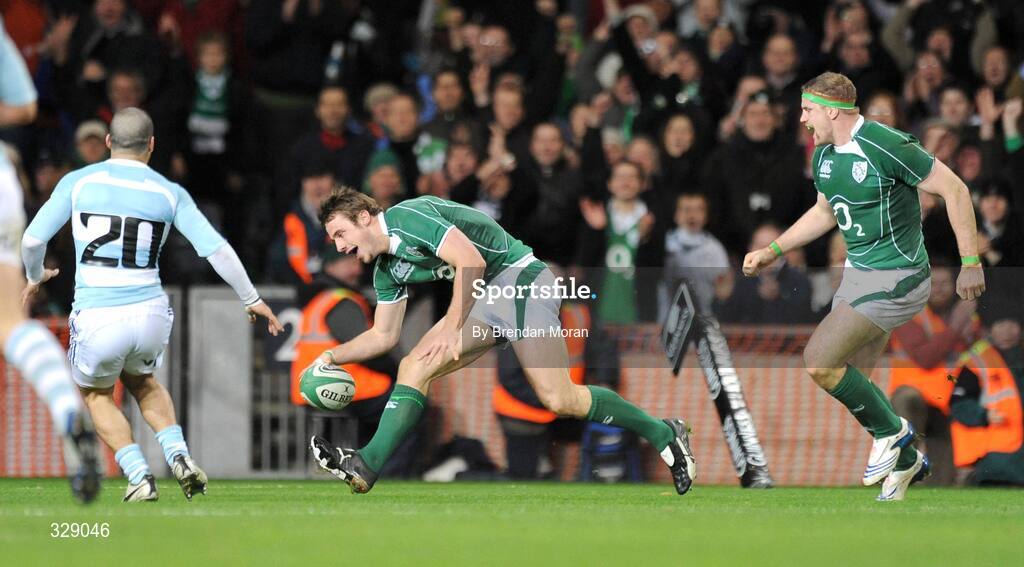 22 November 2008; Tommy Bowe, Ireland, touches down to score his side's only try against Argentina. Guinness Autumn Internationals, Ireland v Argentina, Croke Park, Dublin. Picture credit: Brendan Moran / SPORTSFILE