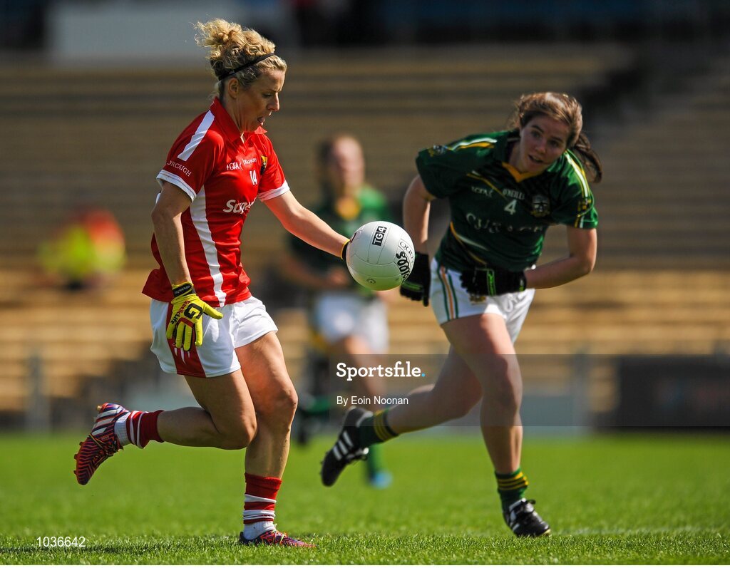 3 August 2015; Valerie Mulcahy, Cork, in action against Shauna Ennis, Meath. TG4 Ladies Football All-Ireland Senior Championship, Qualifier Round 2, Cork v Meath. Semple Stadium, Thurles, Co. Tipperary. Picture credit: Eoin Noonan / SPORTSFILE