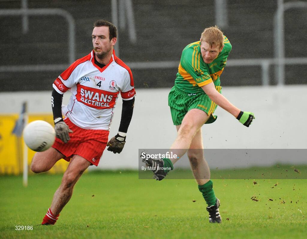 23 November 2008; Niall Derby, Rhode, in action against Vinny Kavanagh, Eire Og. AIB Leinster Senior Club Football Championship Semi-Final, Eire Og v Rhode, Dr. Cullen Park, Carlow. Picture credit: Matt Browne / SPORTSFILE
