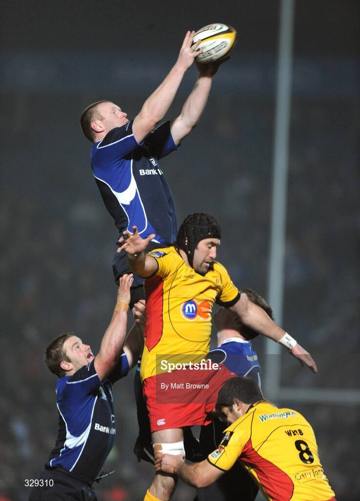 29 November 2008; Stephen Keogh, Leinster, wins possession in the lineout against Hoani Macdonald, Newport Gwent Dragons. Magners League, Leinster v Newport Gwent Dragons, RDS, Dublin. Picture credit: Matt Browne / SPORTSFILE