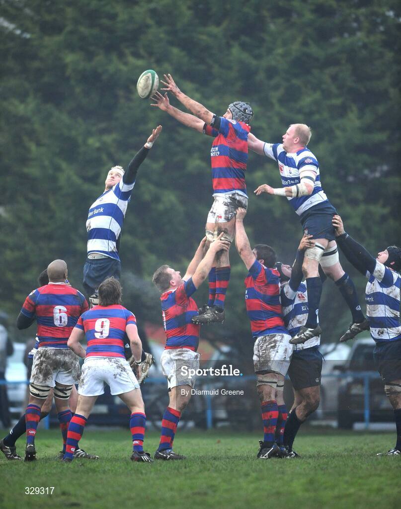 29 November 2008; Ben Reilly, Clontarf, wins possession in the lineout against Jaydon Hill, left, and Des Dillon, Blackrock College. AIB League Division 1, Clontarf v Blackrock College, Castle Avenue, Clontarf, Dublin. Picture credit: Diarmuid Greene / SPORTSFILE