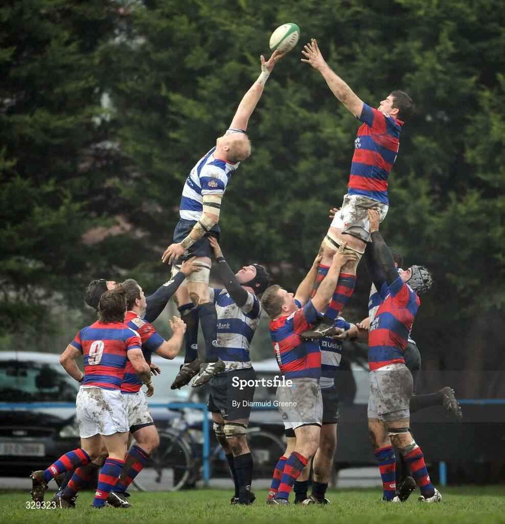 29 November 2008; Simon Crawford, Clontarf, contests a lineout with Des Dillon, Blackrock College. AIB League Division 1, Clontarf v Blackrock College, Castle Avenue, Clontarf, Dublin. Picture credit: Diarmuid Greene / SPORTSFILE