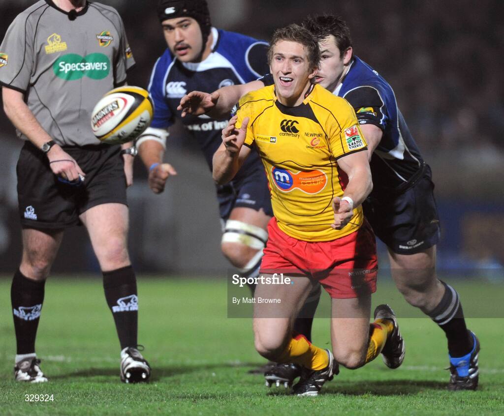29 November 2008; Wayne Evand, Newport Gwent Dragons, is tackled by Cian Healy, Leinster. Magners League, Leinster v Newport Gwent Dragons, RDS, Dublin. Picture credit: Matt Browne / SPORTSFILE