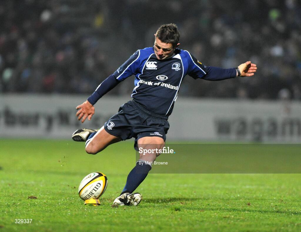 29 November 2008; David Holwell, Leinster, takes a conversion against Newport Gwent Dragons. Magners League, Leinster v Newport Gwent Dragons, RDS, Dublin. Picture credit: Matt Browne / SPORTSFILE