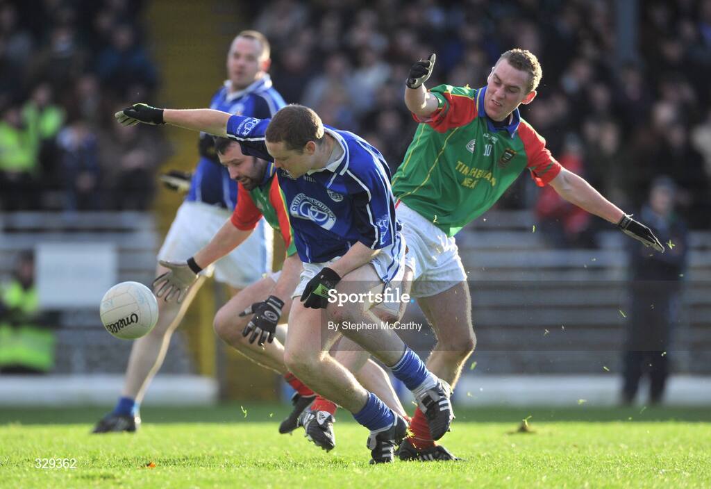 30 November 2008; Declan Quill, Kerins O'Rahilly's, in action against Damian Murphy, left, and Gary Sayers, Mid Kerry. Kerry Senior Football Championship Final Replay, Kerins O'Rahilly's v Mid Kerry, Fitzgerald Stadium, Killarney, Co. Kerry. Picture credit: Stephen McCarthy / SPORTSFILE
