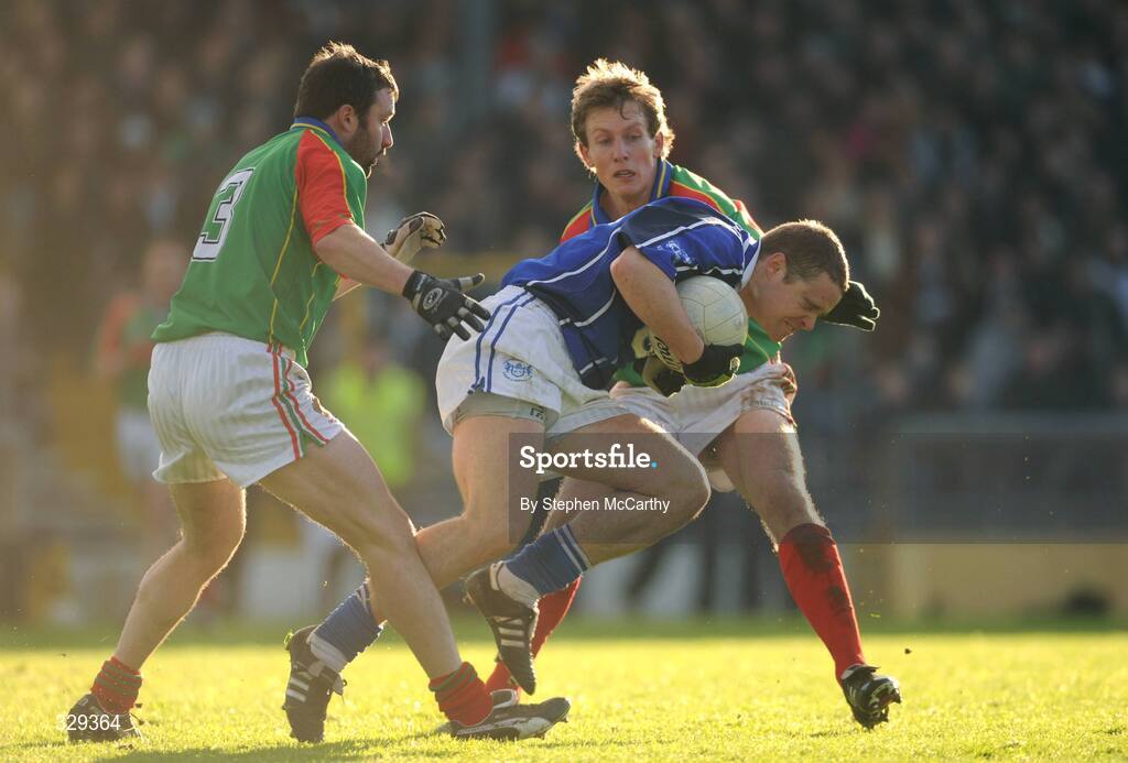 30 November 2008; Declan Quill, Kerins O'Rahilly's, in action against Donnchadh Walsh, right, and Damian Murphy, 3, Mid Kerry. Kerry Senior Football Championship Final Replay, Kerins O'Rahilly's v Mid Kerry, Fitzgerald Stadium, Killarney, Co. Kerry. Picture credit: Stephen McCarthy / SPORTSFILE