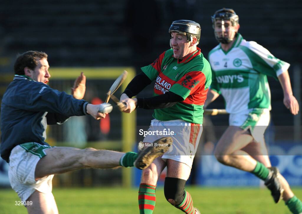 30 November 2008; Birr's Brian Whelahan shoots to score a goal past Ballyhale Shamrocks goalkeeper James Connolly. AIB Leinster Senior Club Hurling Championship Final, Ballyhale Shamrocks v Birr, Nowlan Park, Kilkenny. Picture credit: Matt Browne / SPORTSFILE