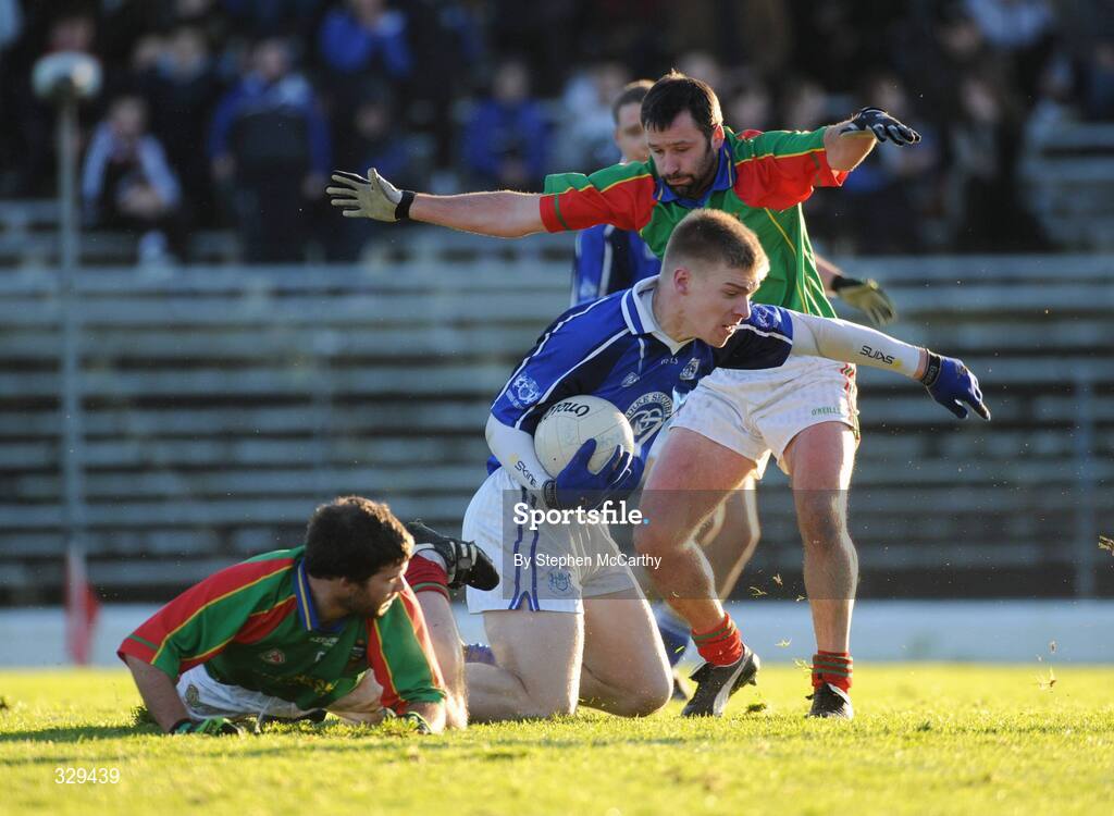 30 November 2008; Tommy Walsh, Kerins O'Rahilly's, in action against Ciaran Kelliher, and Damian Murphy, right, Mid Kerry. Kerry Senior Football Championship Final Replay, Kerins O'Rahilly's v Mid Kerry, Fitzgerald Stadium, Killarney, Co. Kerry. Picture credit: Stephen McCarthy / SPORTSFILE