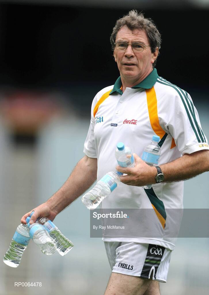 28 October 2008; Dr. Eoin Clarke during an Ireland International Rules training session. 2008 International Rules tour, Melbourne Cricket Ground, Melbourne, Auatralia. Picture credit: Ray McManus / SPORTSFILE