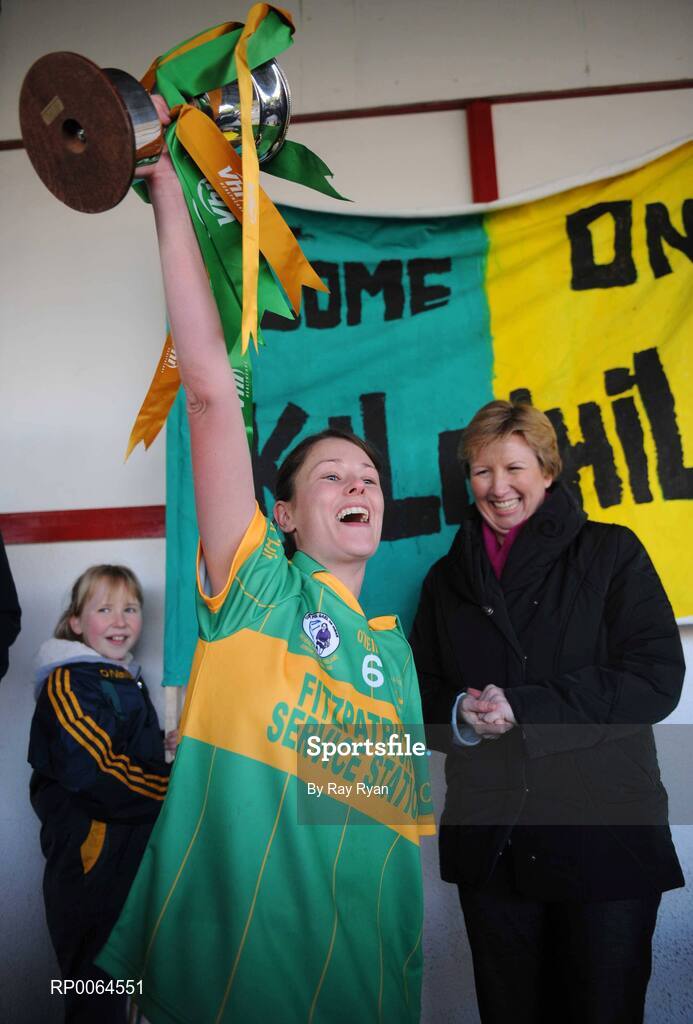 29 November 2008; Kilmihil captain Fiona O'Neill celebrates with the cup after it was presented to her by Geraldine Giles, President of Cumann Peil na mBan. VHI Healthcare All-Ireland Ladies Junior Club Football Championship Final, Kilmihil, Clare, v Knockmore, Mayo. Tuam Stadium, Tuam, Co. Galway. Picture credit: Ray Ryan / SPORTSFILE