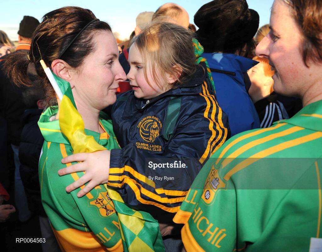 29 November 2008; Lina Russell, Kilmihil, holds her child Mikayla after the match. VHI Healthcare All-Ireland Ladies Junior Club Football Championship Final, Kilmihil, Clare, v Knockmore, Mayo. Tuam Stadium, Tuam, Co. Galway. Picture credit: Ray Ryan / SPORTSFILE