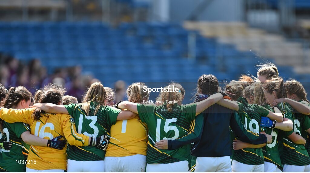 3 August 2015; The Meath team huddle ahead of the game. TG4 Ladies Football All-Ireland Senior Championship, Qualifier Round 2, Cork v Meath. Semple Stadium, Thurles, Co. Tipperary. Picture credit: Ramsey Cardy / SPORTSFILE