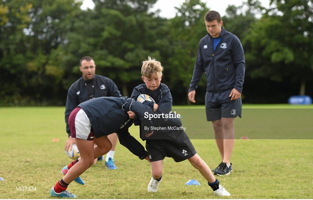 5 August 2015; Leinster Rugby's Tom Farrell visited the Bank of Ireland School of Excellence to talk to developing players about training, tips and their development as rugby players. King's Hospital, Palmerstown, Dublin. Picture credit: Stephen McCarthy / SPORTSFILE