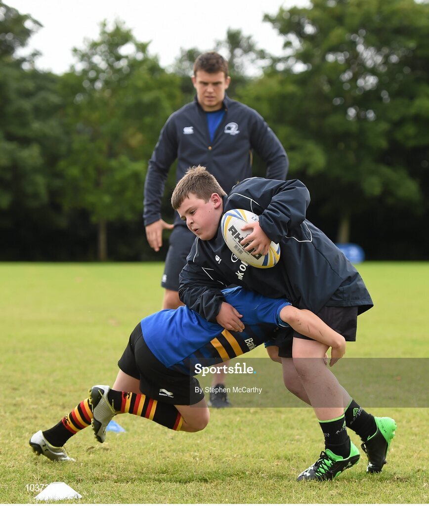 5 August 2015; Leinster Rugby's Tom Farrell visited the Bank of Ireland School of Excellence to talk to developing players about training, tips and their development as rugby players. King's Hospital, Palmerstown, Dublin. Picture credit: Stephen McCarthy / SPORTSFILE