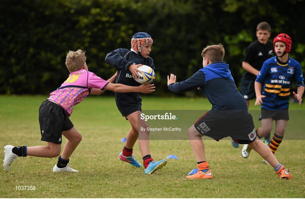 5 August 2015; Participants during the Bank of Ireland Leinster Rugby School of Excellence held at The Kings Hospital, Palmerstown, Dublin. The camp saw the visit of Leinster players to talk to developing players about training, tips and their development as rugby players. Picture credit: Stephen McCarthy / SPORTSFILE