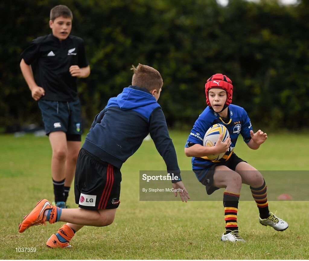 5 August 2015; Participants during the Bank of Ireland Leinster Rugby School of Excellence held at The Kings Hospital, Palmerstown, Dublin. The camp saw the visit of Leinster players to talk to developing players about training, tips and their development as rugby players. Picture credit: Stephen McCarthy / SPORTSFILE