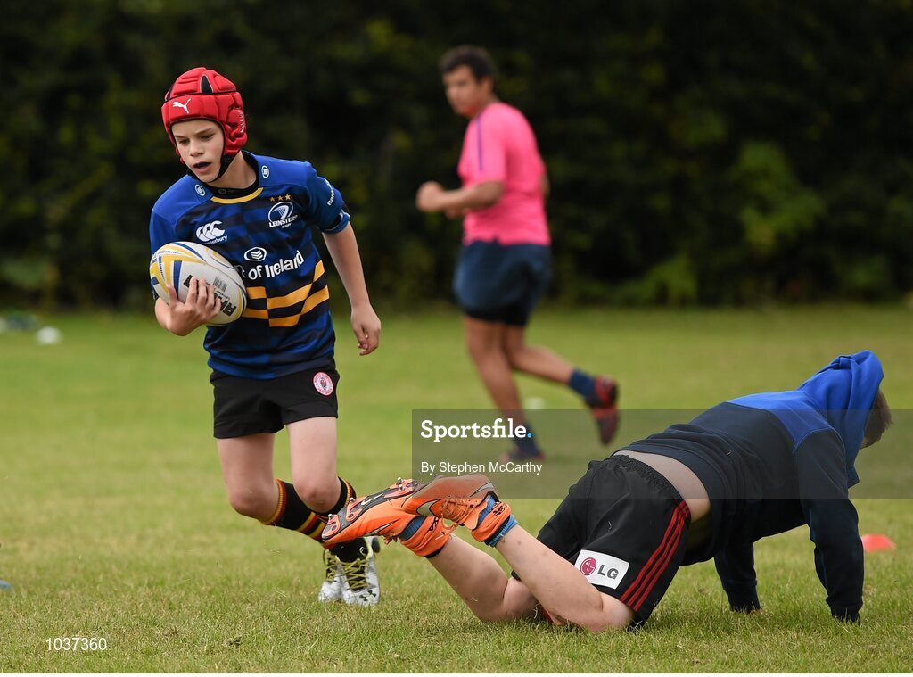 5 August 2015; Participants during the Bank of Ireland Leinster Rugby School of Excellence held at The Kings Hospital, Palmerstown, Dublin. The camp saw the visit of Leinster players to talk to developing players about training, tips and their development as rugby players. Picture credit: Stephen McCarthy / SPORTSFILE