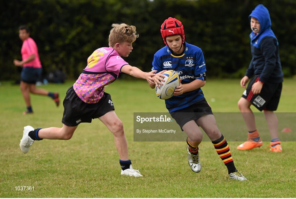 5 August 2015; Participants during the Bank of Ireland Leinster Rugby School of Excellence held at The Kings Hospital, Palmerstown, Dublin. The camp saw the visit of Leinster players to talk to developing players about training, tips and their development as rugby players. Picture credit: Stephen McCarthy / SPORTSFILE