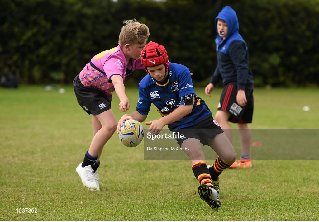 5 August 2015; Participants during the Bank of Ireland Leinster Rugby School of Excellence held at The Kings Hospital, Palmerstown, Dublin. The camp saw the visit of Leinster players to talk to developing players about training, tips and their development as rugby players. Picture credit: Stephen McCarthy / SPORTSFILE