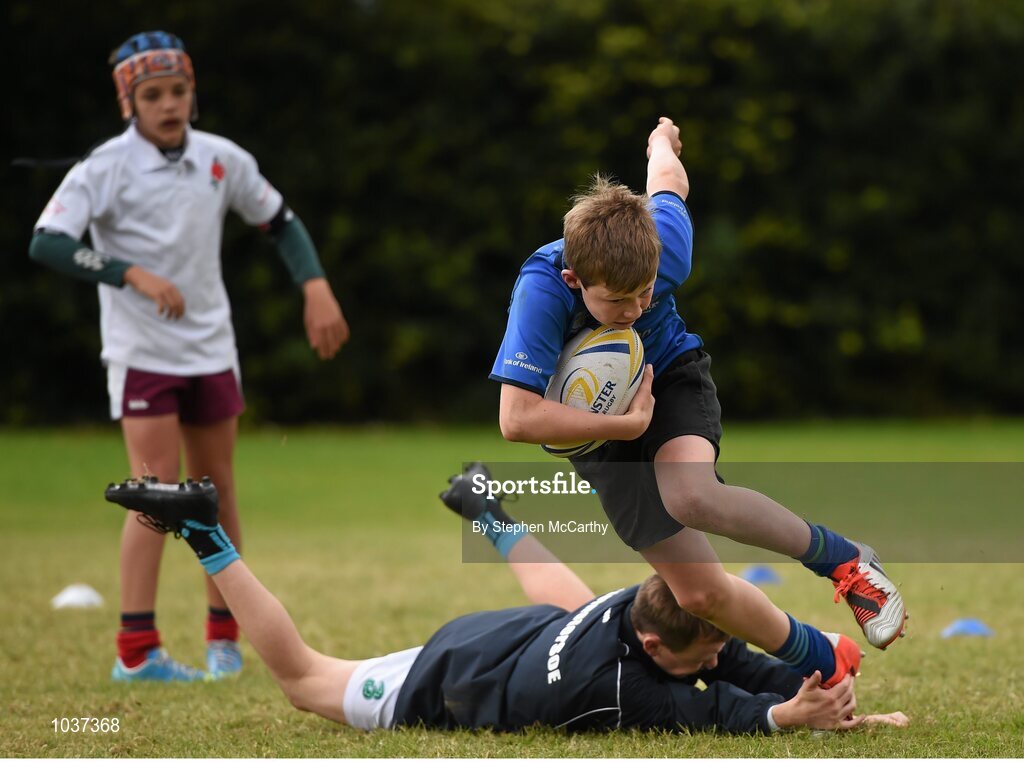 5 August 2015; Participants during the Bank of Ireland Leinster Rugby School of Excellence held at The Kings Hospital, Palmerstown, Dublin. The camp saw the visit of Leinster players to talk to developing players about training, tips and their development as rugby players. Picture credit: Stephen McCarthy / SPORTSFILE