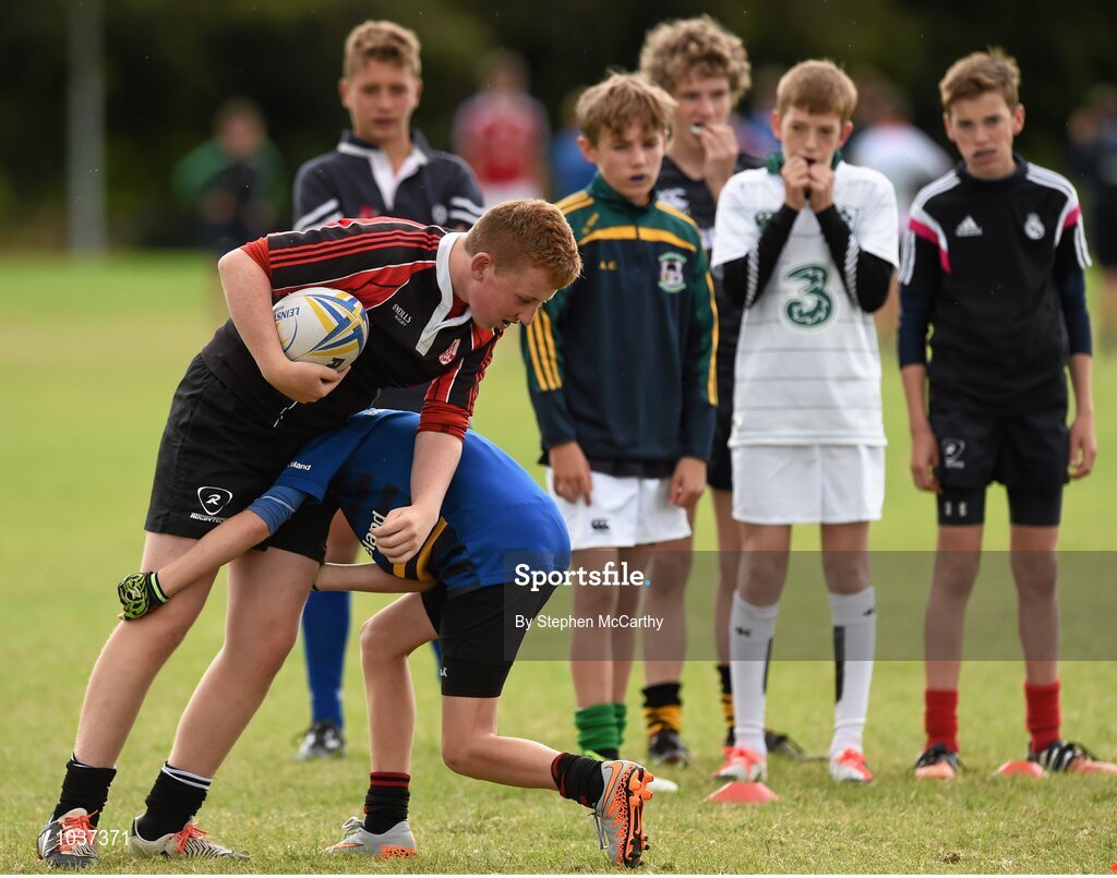 5 August 2015; Participants during the Bank of Ireland Leinster Rugby School of Excellence held at The Kings Hospital, Palmerstown, Dublin. The camp saw the visit of Leinster players to talk to developing players about training, tips and their development as rugby players. Picture credit: Stephen McCarthy / SPORTSFILE