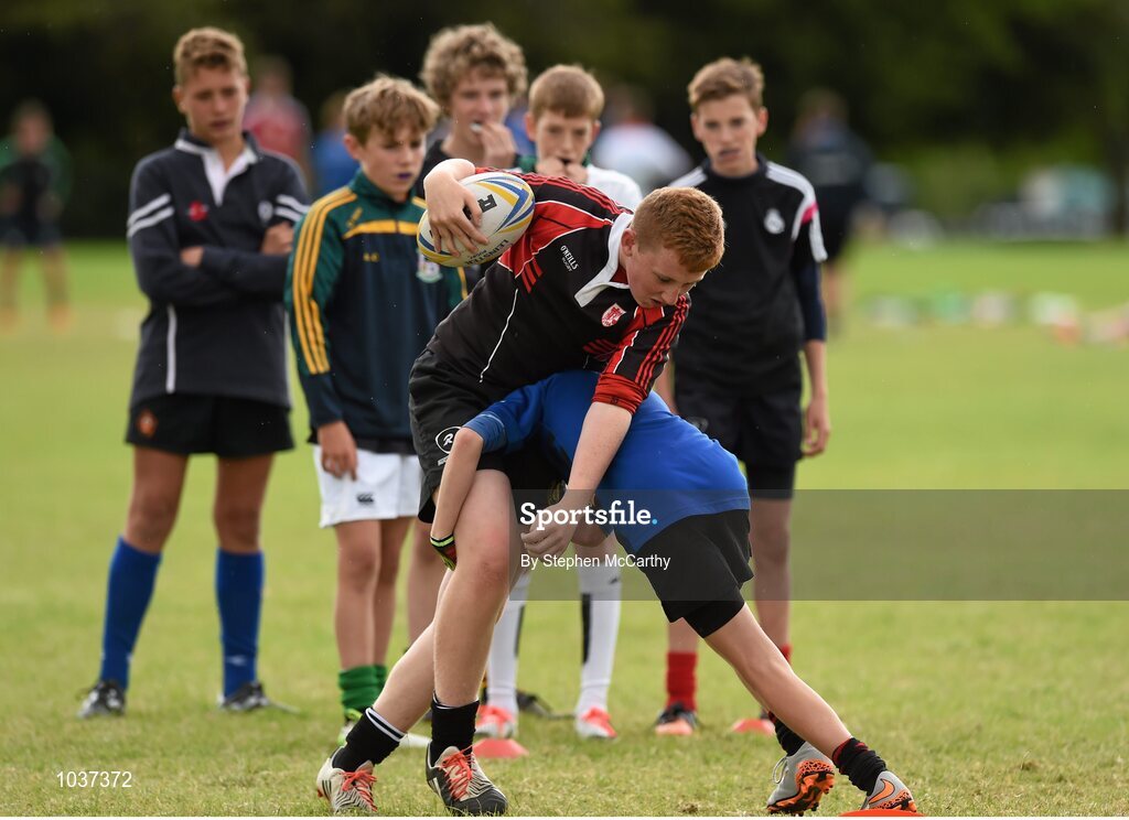 5 August 2015; Participants during the Bank of Ireland Leinster Rugby School of Excellence held at The Kings Hospital, Palmerstown, Dublin. The camp saw the visit of Leinster players to talk to developing players about training, tips and their development as rugby players. Picture credit: Stephen McCarthy / SPORTSFILE