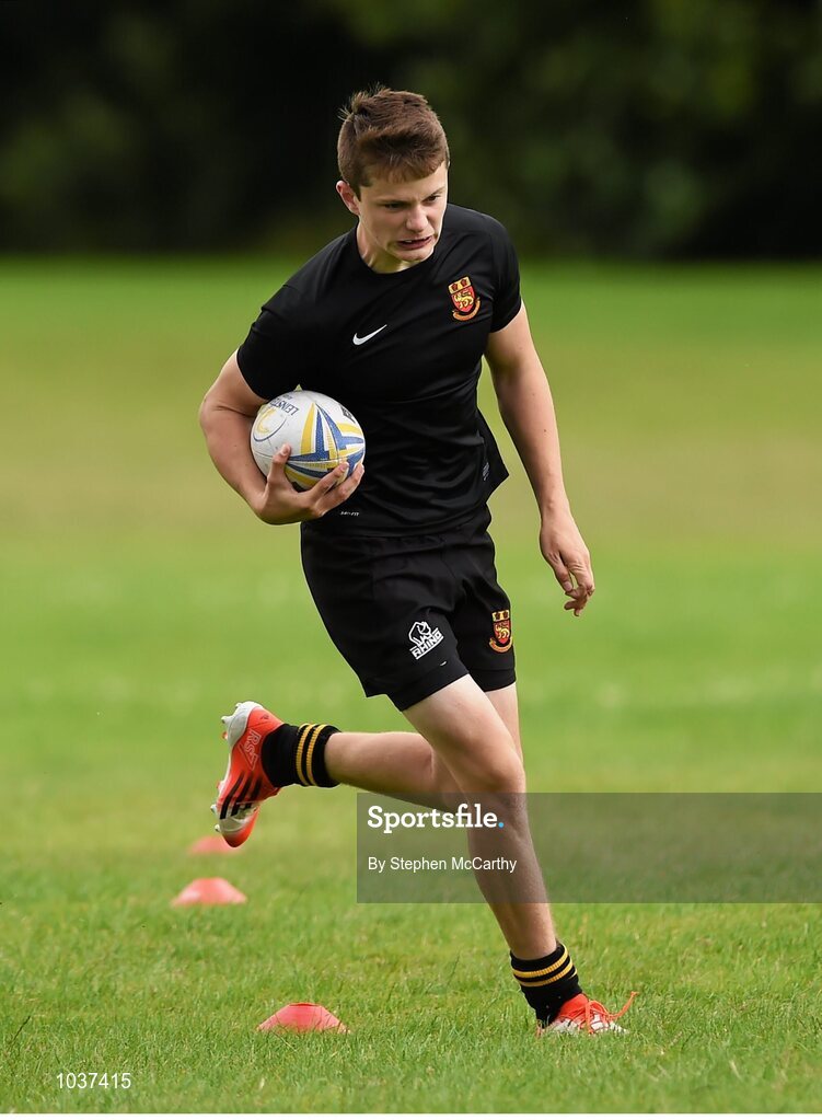 5 August 2015; Participants during the Bank of Ireland Leinster Rugby School of Excellence held at The Kings Hospital, Palmerstown, Dublin. The camp saw the visit of Leinster players to talk to developing players about training, tips and their development as rugby players. Picture credit: Stephen McCarthy / SPORTSFILE