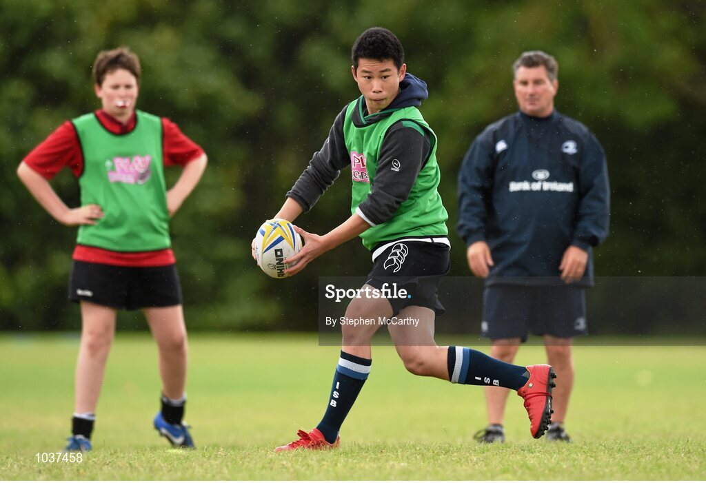 5 August 2015; Participants during the Bank of Ireland Leinster Rugby School of Excellence held at The Kings Hospital, Palmerstown, Dublin. The camp saw the visit of Leinster players to talk to developing players about training, tips and their development as rugby players. Picture credit: Stephen McCarthy / SPORTSFILE