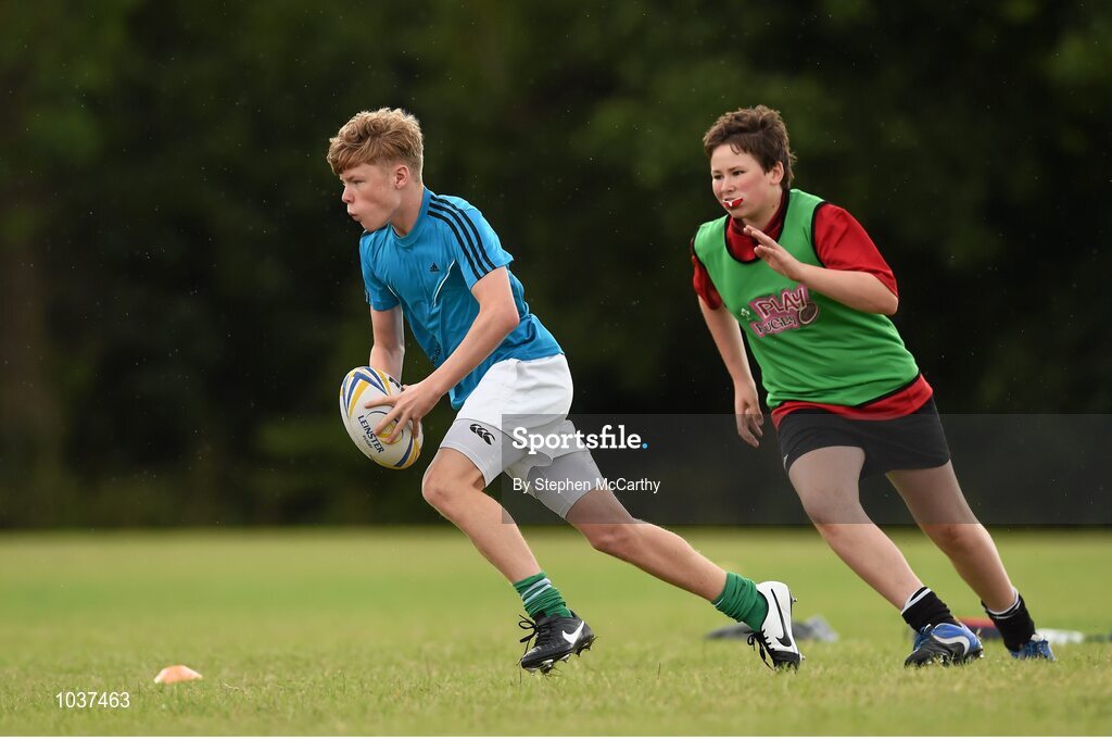 5 August 2015; Participants during the Bank of Ireland Leinster Rugby School of Excellence held at The Kings Hospital, Palmerstown, Dublin. The camp saw the visit of Leinster players to talk to developing players about training, tips and their development as rugby players. Picture credit: Stephen McCarthy / SPORTSFILE