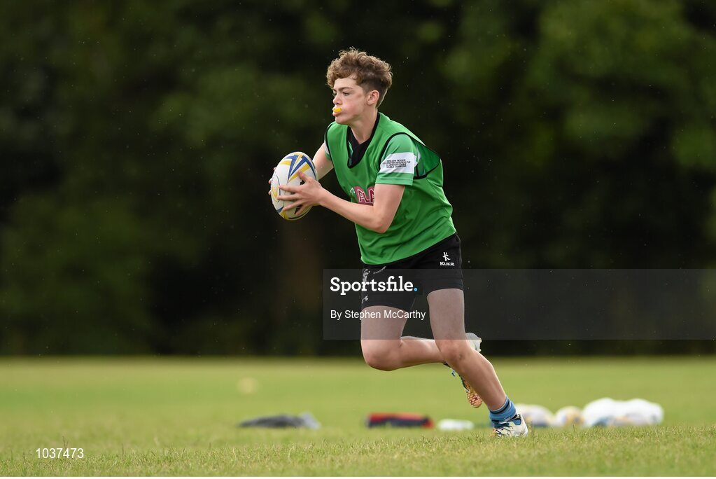 5 August 2015; Participants during the Bank of Ireland Leinster Rugby School of Excellence held at The Kings Hospital, Palmerstown, Dublin. The camp saw the visit of Leinster players to talk to developing players about training, tips and their development as rugby players. Picture credit: Stephen McCarthy / SPORTSFILE