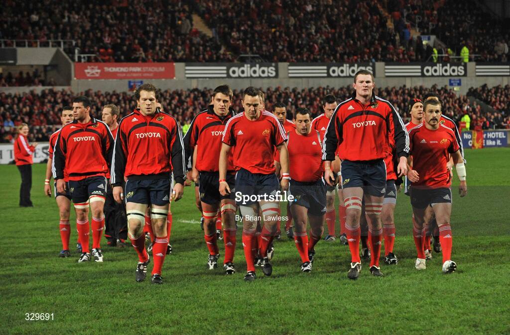 18 November 2008; Munster players make their way from the pitch before the start of the match. Zurich Challenge Match, Munster v New Zealand, Thomond Park, Limerick. Picture credit: Brian Lawless / SPORTSFILE