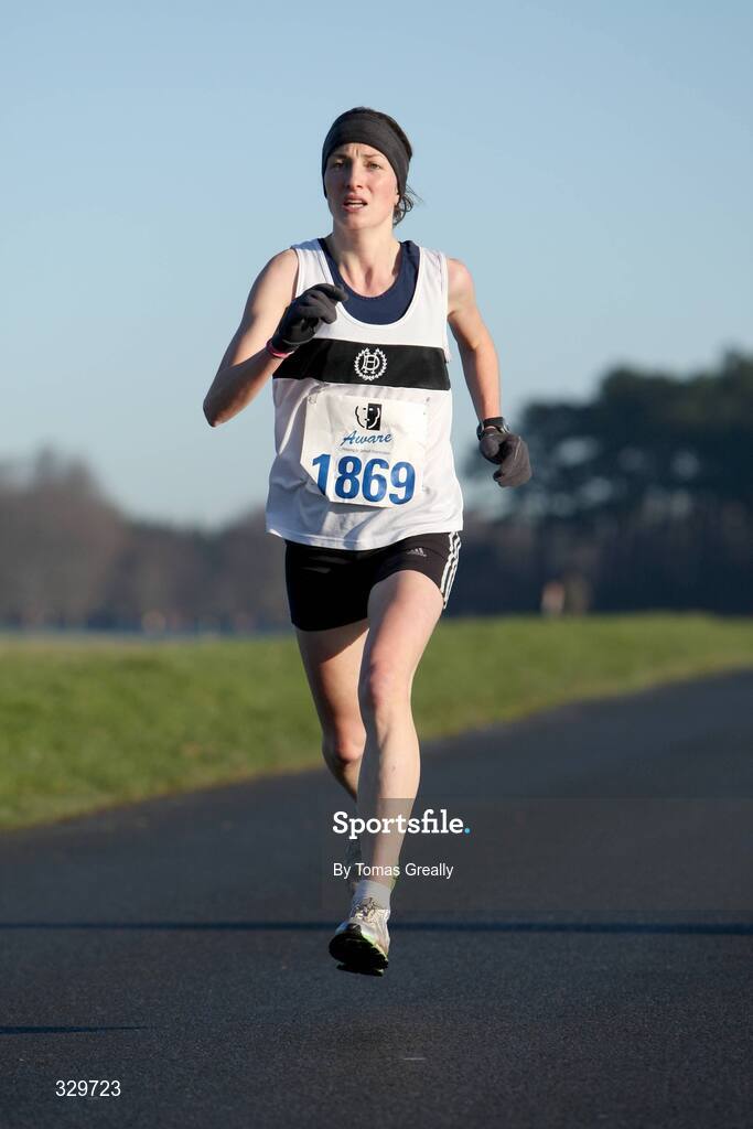 6 December 2008; Fiona Mahon, DSD A.C., on her way to winning the Aware 10k Christmas Fun Run 2008. Phoenix Park, Dublin. Picture credit: Tomas Greally / SPORTSFILE