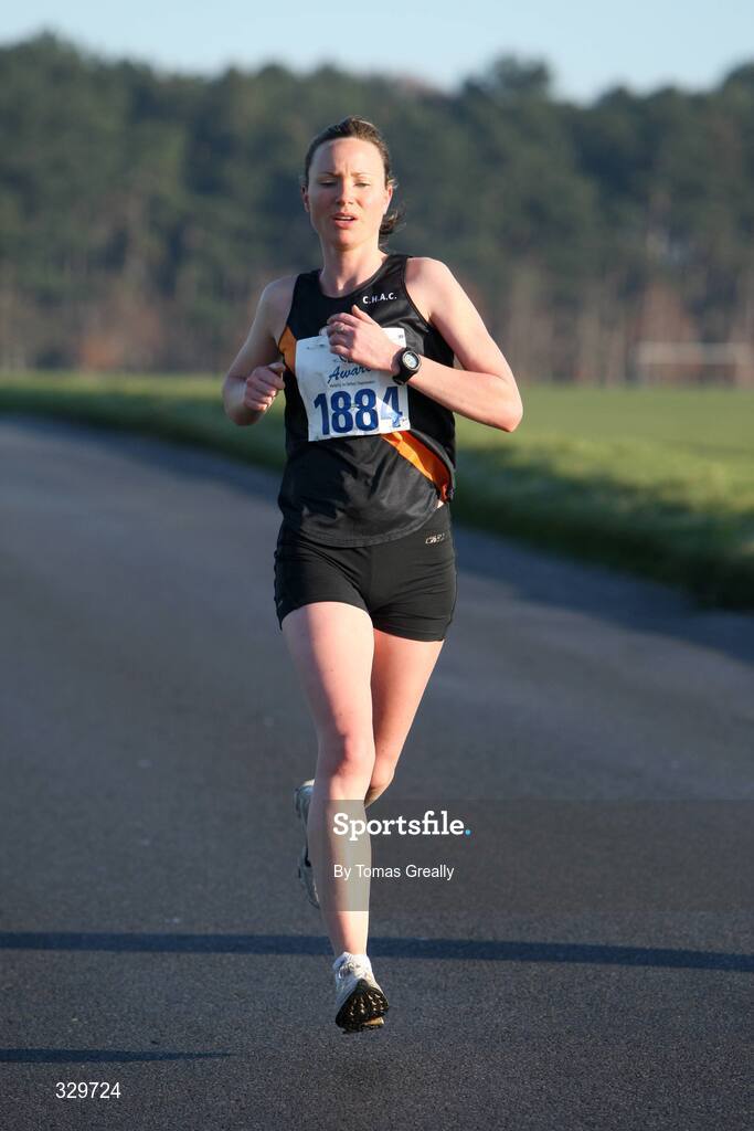 6 December 2008; Louise Reilly, Clonliffe Harriers A.C., on her way to take second place in the Aware 10k Christmas Fun Run 2008. Phoenix Park, Dublin. Picture credit: Tomas Greally / SPORTSFILE