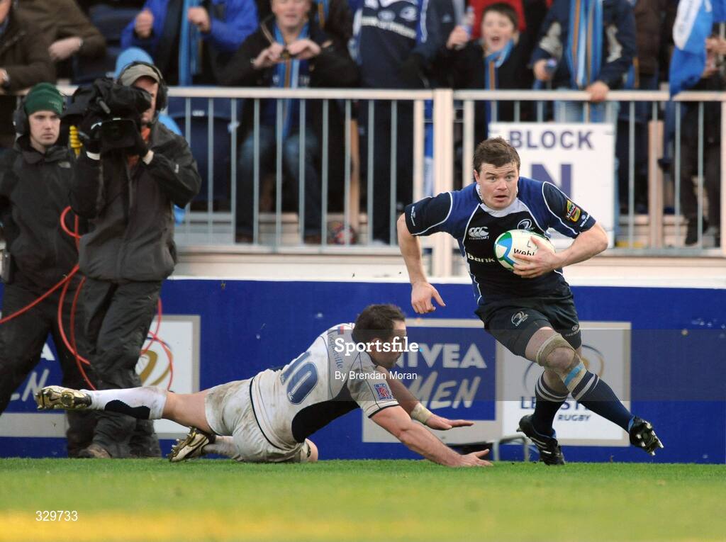 6 December 2008; Brian O'Driscoll, Leinster, goes through to score his side's second try against Castres Olympique. Heineken Cup, Pool 2, Round 3, Leinster v Castres Olympique, RDS, Dublin. Picture credit: Brendan Moran / SPORTSFILE