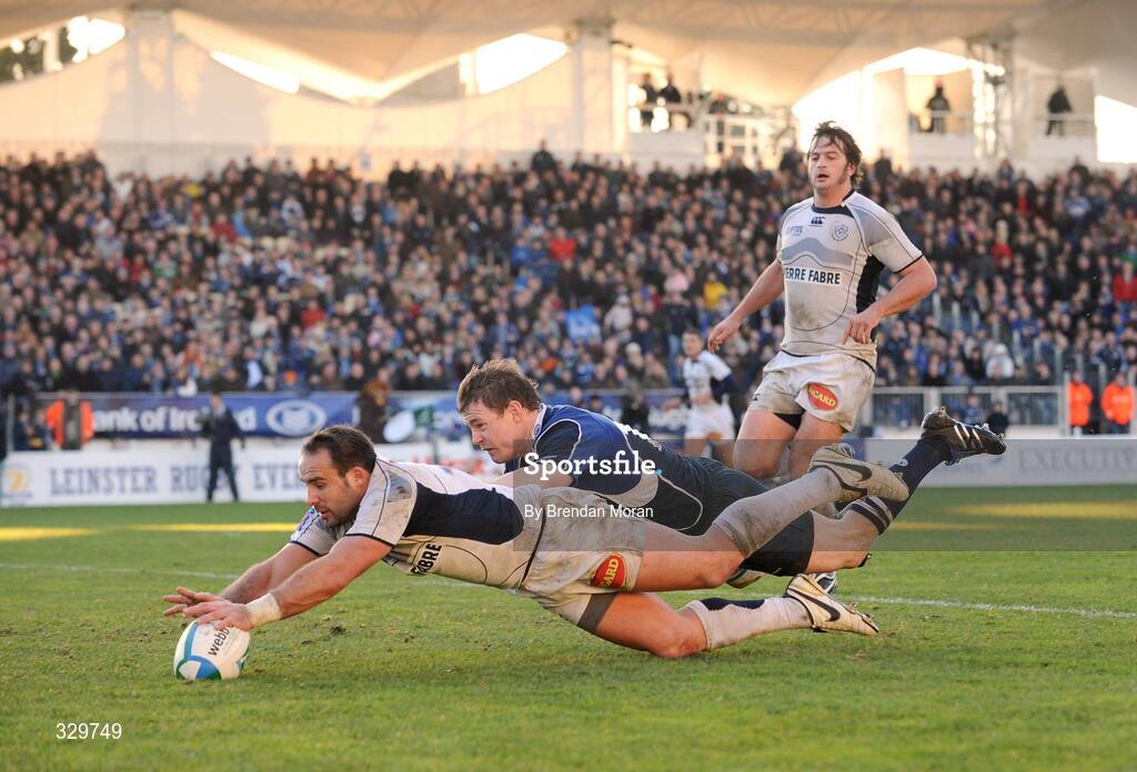 6 December 2008; Anthony Lagardere, Castres Olympique, gets the touchdown ahead of Leinster's Brian O'Driscoll during the first half. Heineken Cup, Pool 2, Round 3, Leinster v Castres Olympique, RDS, Dublin. Picture credit: Brendan Moran / SPORTSFILE