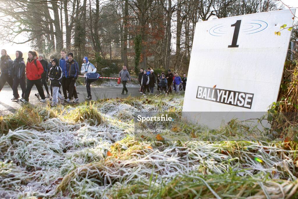 7 December 2008; Family, friends and competitors make their way to the Woodie’s DIY Novice and Uneven Ages Championships. Ballyhaise, Co Cavan. Picture credit: Tomas Greally / SPORTSFILE
