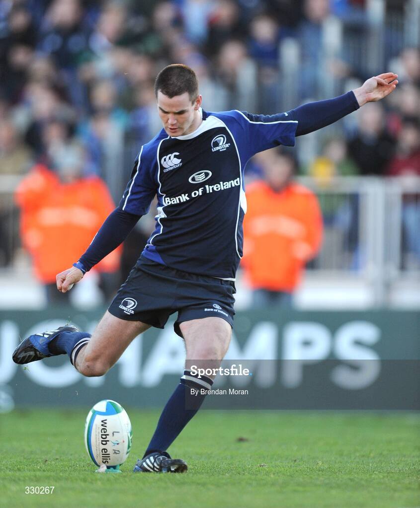 6 December 2008; Jonathan Sexton, Leinster, kicks a penalty. Heineken Cup, Pool 2, Round 3, Leinster v Castres Olympique, RDS, Dublin. Picture credit: Brendan Moran / SPORTSFILE