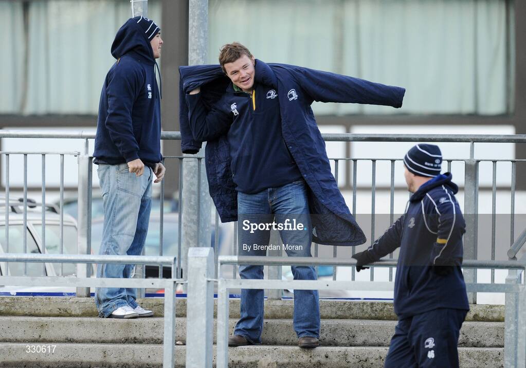 9 December 2008; Leinster's Brian O'Driscoll, alongside team-mate Eoin O'Malley and team performance analyst Emmet Farrell, during squad training. Donnybrook Stadium, Dublin. Picture credit: Brendan Moran / SPORTSFILE