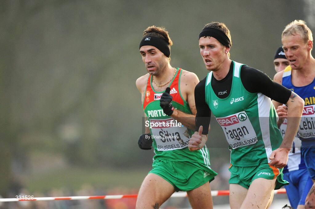 14 December 2008; Ireland's Martin Fagan leads the field in the Senior Men's event during the 2008 European Cross Country Championships. Fagan finished 24th having led the race early on. Parc de Laeken, Brussels, Belgium. Picture credit: Brian Lawless / SPORTSFILE