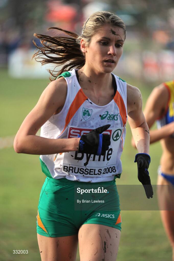 14 December 2008; Ireland's Linda Byrne on her way to finishing 10th in the Under 23 Women's event during the 2008 European Cross Country Championships. Parc de Laeken, Brussels, Belgium. Picture credit: Brian Lawless / SPORTSFILE
